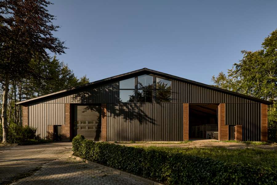 Summer light settles over steel profiles in the forest, Klæstruplundvej 11, 9240 Nibe, Denmark